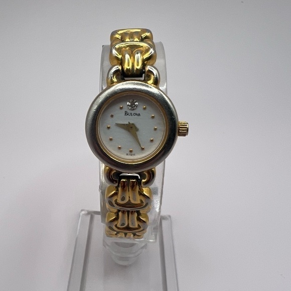 VTG Bulova Women’s Quartz Watch Gold Tone Bracelet Diamond Accent - Picture 6 of 16